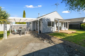 The Coastal Villa - Mt Maunganui Holiday Home